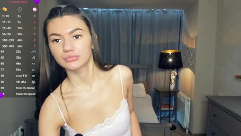 Laura online show from 04-12-26, 07:57