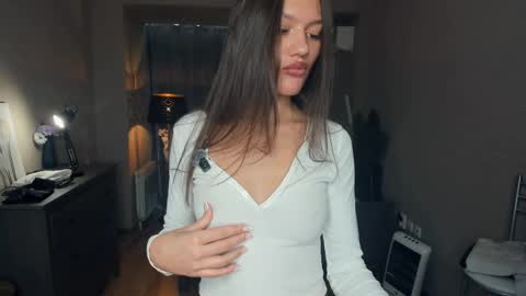 Laura online show from 05-17-26, 07:50
