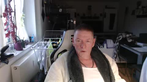 Snapshot of deinprinz2312 chatting on 03-17-26, 05:33 deinprinz2312 online show from 03-17-26, 05:33
