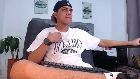 Snapshot of deivid_santoss chatting on 10-18-25, 04:04 Deivid online show from 10-18-25, 04:04
