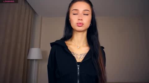 Hello everyone Im Tessa Make yourself comfortable. Were going to have fun together  online show from 09-15-25, 07:30