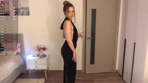 Snapshot of delanona chatting on 11-22-25, 05:45 Dia online show from 11-22-25, 05:45