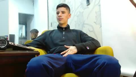 Snapshot of delglo chatting on 10-08-25, 05:16 delglo online show from 10-08-25, 05:16