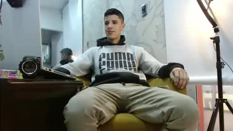 Snapshot of delglo chatting on 10-08-25, 08:39 delglo online show from 10-08-25, 08:39