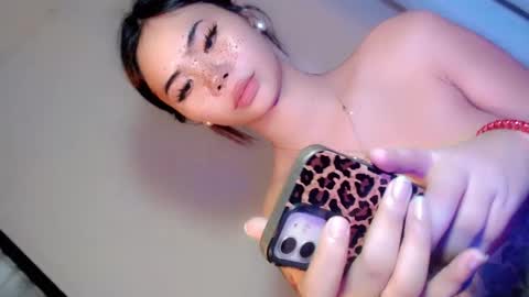 Snapshot of deliciousfaye chatting on 12-09-24, 08:11 Hello your loving faye 3 online show from 12-09-24, 08:11