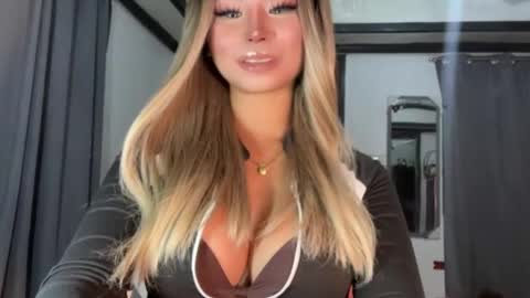 Snapshot of deliciousfaye chatting on 02-04-26, 07:58 Hello your loving faye 3 online show from 02-04-26, 07:58