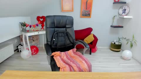 Snapshot of deliciouslolly chatting on 02-17-25, 04:09 DeliciousLolly online show from 02-17-25, 04:09