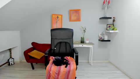 Snapshot of deliciouslolly chatting on 10-17-25, 03:42 DeliciousLolly online show from 10-17-25, 03:42