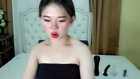 Snapshot of deliciously_sophie chatting on 06-07-26, 02:37 Sophie online show from 06-07-26, 02:37