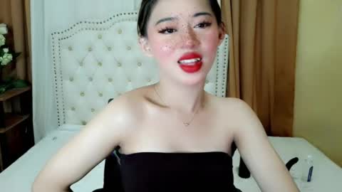 Snapshot of deliciously_sophie chatting on 06-20-26, 04:37 Sophie online show from 06-20-26, 04:37