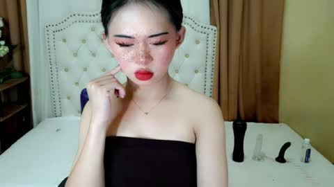 Snapshot of deliciously_sophie chatting on 06-23-26, 05:16 Sophie online show from 06-23-26, 05:16