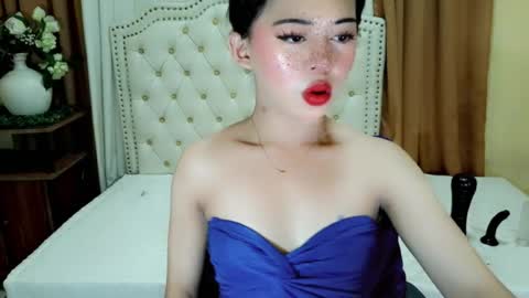 Snapshot of deliciously_sophie chatting on 07-14-26, 06:51 Sophie online show from 07-14-26, 06:51