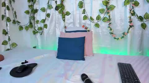 Delilah  online show from 11-24-25, 11:04