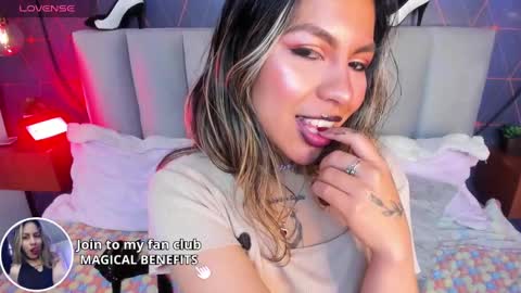 Snapshot of delilah_fix chatting on 01-09-25, 01:56 della online show from 01-09-25, 01:56