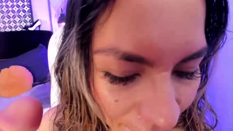 Snapshot of delilah_fix chatting on 02-12-25, 02:21 della online show from 02-12-25, 02:21