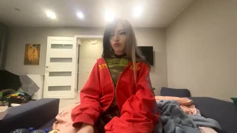 Snapshot of delilahdyl chatting on 11-26-25, 06:42 Mila online show from 11-26-25, 06:42