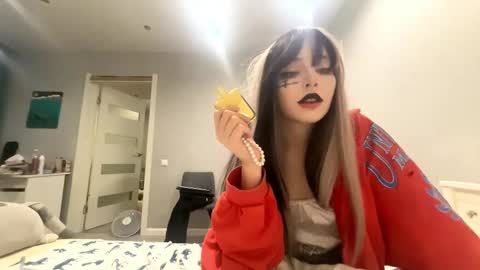 Snapshot of delilahdyl chatting on 12-05-25, 05:42 Mila online show from 12-05-25, 05:42