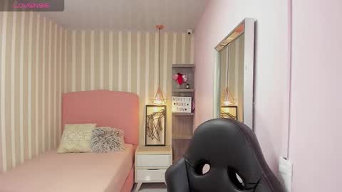 delilaquinn online show from 12-01-25, 07:19