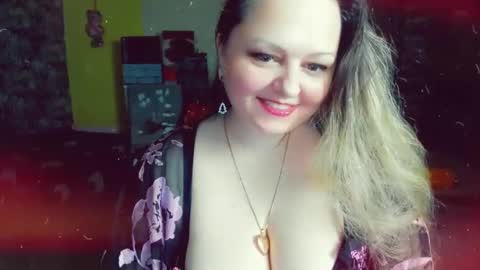 Snapshot of delinnia chatting on 12-19-24, 07:51 Margo online show from 12-19-24, 07:51