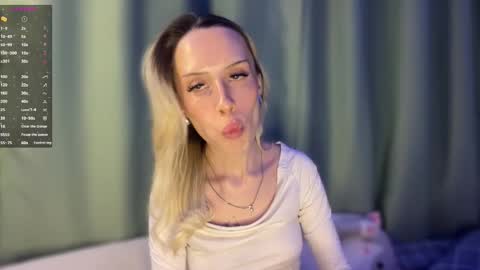 Della online show from 02-22-26, 07:01