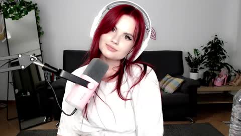 dellacrush_ online show from 09-08-25, 07:02