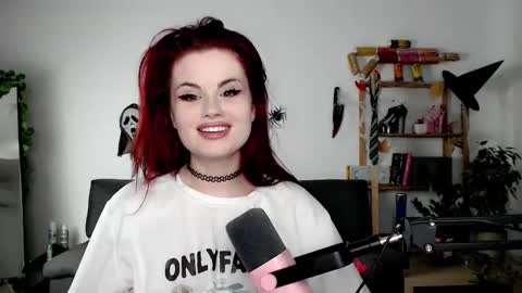 dellacrush_ online show from 10-21-25, 08:48