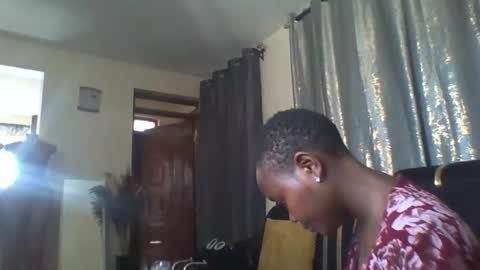 dellarine517299 online show from 11-08-25, 11:54