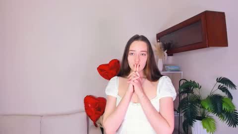 Snapshot of deloralegrone chatting on 03-11-26, 06:58 Emilia online show from 03-11-26, 06:58