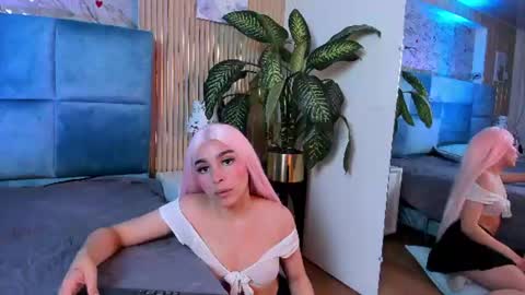 Snapshot of delphine_doll chatting on 07-06-26, 03:03 Delia online show from 07-06-26, 03:03