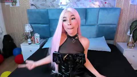 Snapshot of delphine_doll chatting on 07-10-26, 11:24 Delia online show from 07-10-26, 11:24