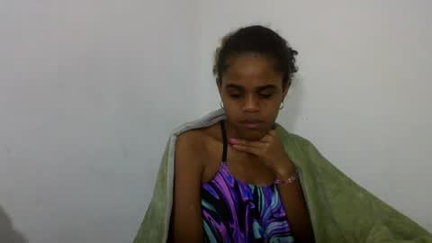 Snapshot of delphineee chatting on 06-12-26, 06:07 delphine online show from 06-12-26, 06:07