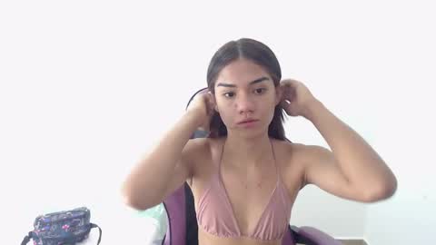 Snapshot of demi_leed chatting on 03-04-25, 12:33 DEMI online show from 03-04-25, 12:33