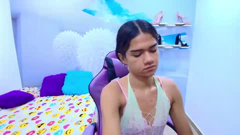 Snapshot of demi_leed chatting on 10-02-25, 12:45 DEMI online show from 10-02-25, 12:45