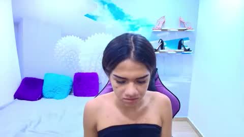 Snapshot of demi_leed chatting on 10-09-25, 11:19 DEMI online show from 10-09-25, 11:19