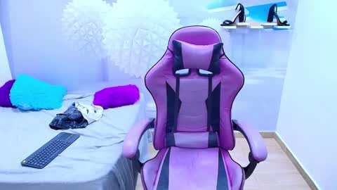 Snapshot of demi_leed chatting on 10-11-25, 11:42 DEMI online show from 10-11-25, 11:42