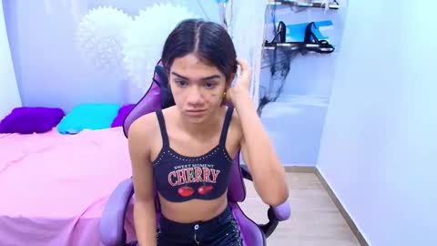 Snapshot of demi_leed chatting on 10-15-25, 12:27 DEMI online show from 10-15-25, 12:27