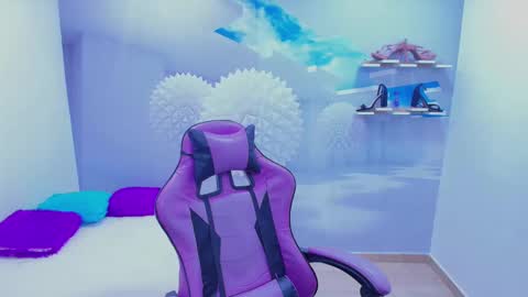 Snapshot of demi_leed chatting on 11-05-25, 12:27 DEMI online show from 11-05-25, 12:27