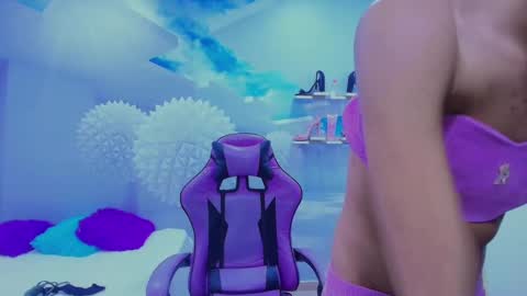 Snapshot of demi_leed chatting on 11-19-25, 11:32 DEMI online show from 11-19-25, 11:32