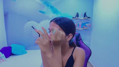 Snapshot of demi_leed chatting on 11-20-25, 11:32 DEMI online show from 11-20-25, 11:32