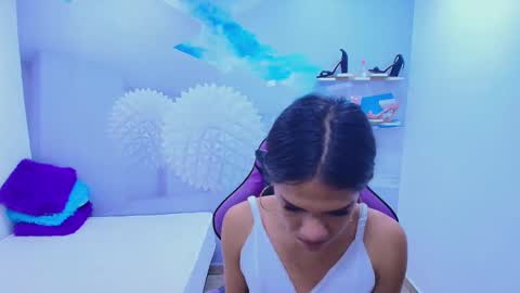 Snapshot of demi_leed chatting on 11-24-25, 12:38 DEMI online show from 11-24-25, 12:38