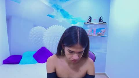 Snapshot of demi_leed chatting on 11-29-25, 11:35 DEMI online show from 11-29-25, 11:35