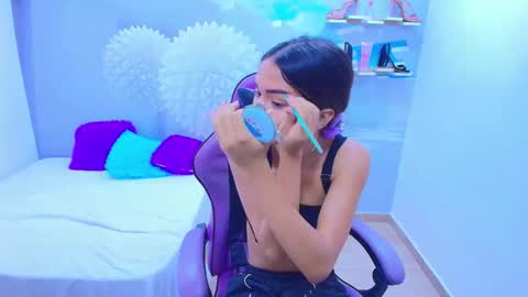 Snapshot of demi_leed chatting on 12-02-25, 12:43 DEMI online show from 12-02-25, 12:43