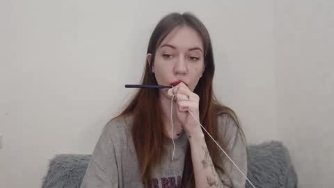 Snapshot of demiamour chatting on 10-31-25, 04:24 Demi. not your babybabebb and other shit online show from 10-31-25, 04:24