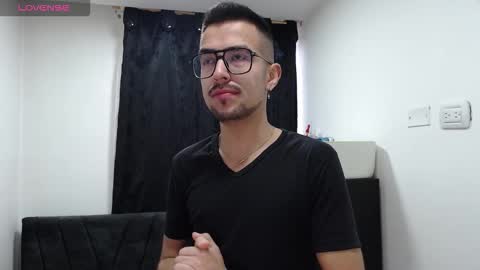 demian_val_4 online show from 02-19-26, 12:01