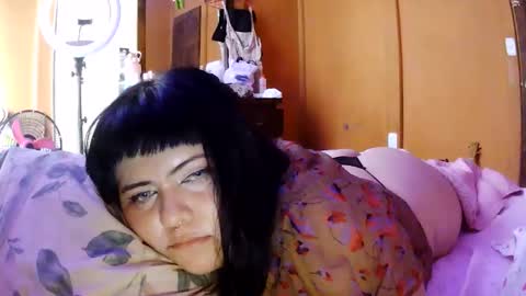 Snapshot of demonchubbygirl chatting on 06-07-26, 04:33 demonchubbygirl online show from 06-07-26, 04:33