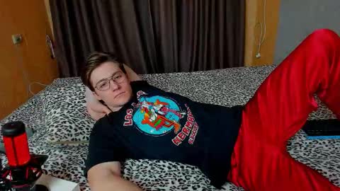 Snapshot of deni_boy99 chatting on 02-09-26, 06:34 Deni online show from 02-09-26, 06:34