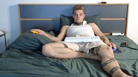 Snapshot of denis_here chatting on 10-15-25, 01:17 Denis online show from 10-15-25, 01:17