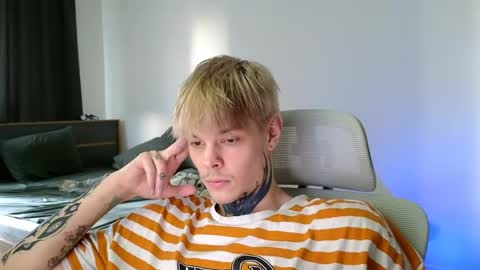 Snapshot of denis_here chatting on 05-16-26, 03:11 Denis online show from 05-16-26, 03:11