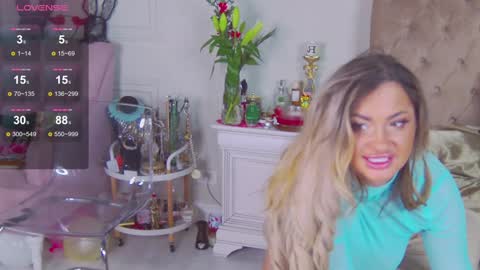 Snapshot of denisseperry chatting on 12-06-24, 11:36 Ela online show from 12-06-24, 11:36