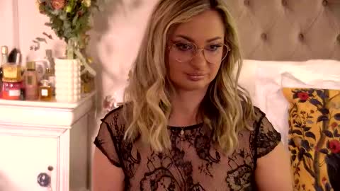 Snapshot of denisseperry chatting on 09-24-25, 09:29 Ela online show from 09-24-25, 09:29